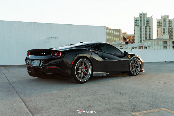 Фото дисков Anrky XR-301 Сатиновое золото на Ferrari F8