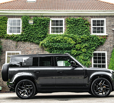 Фото дисков Kahn Type 52 RS на Land Rover Defender II