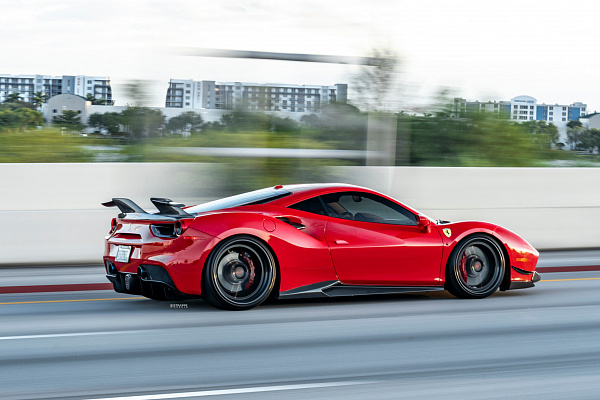 Фото дисков Strasse Wheels SV5 Deep Concave FS Другой цвет на Ferrari 488