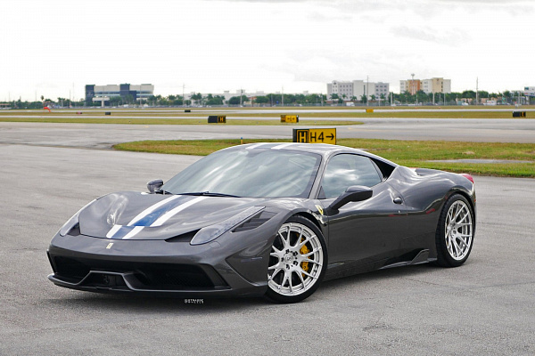 Фото дисков Strasse Wheels SM7R Deep Concave Duoblock Глянцевый лак на Ferrari 458