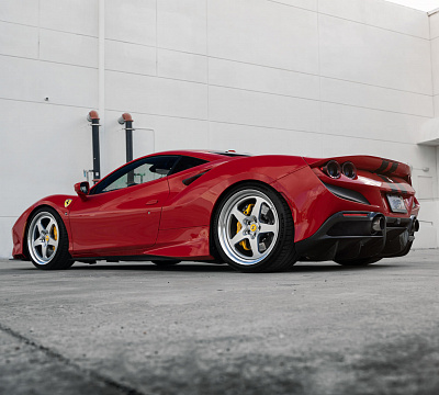 Фото дисков HRE 527 на Ferrari F8