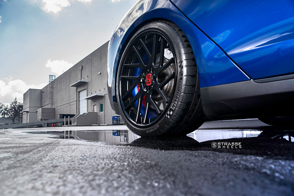Фото дисков Strasse Wheels SM7T Deep Concave Черный матовый на Tesla Model S