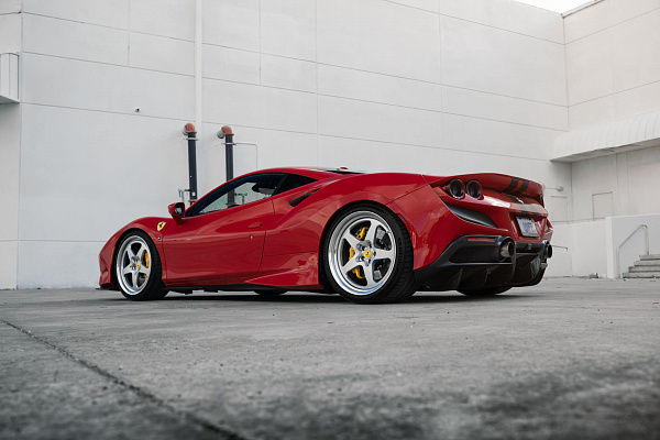 Фото дисков HRE 527 Сатиновый лак на Ferrari F8