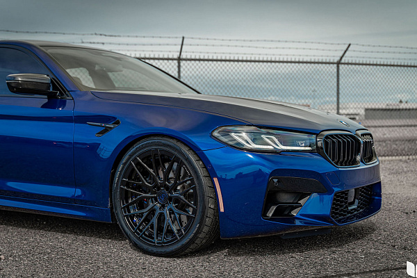 Фото дисков Strasse Wheels SV10M Deep Concave Duoblock Черный глянец на BMW 5/M5 (G30/F90)