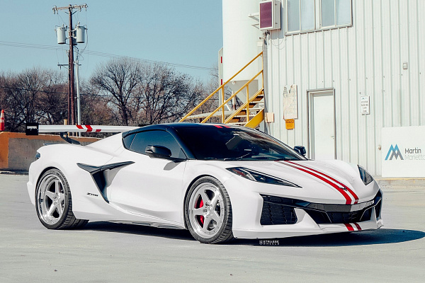 Фото дисков Strasse Wheels S5 Track Глянцевый лак на Chevrolet Corvette C8