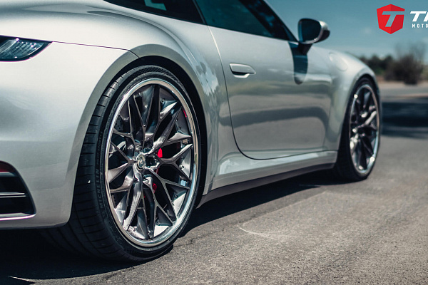 Фото дисков HRE S200 Глянцевый темный лак на Porsche 911 VIII
