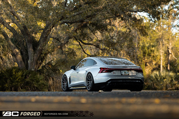 Фото дисков BC Forged RZ10 Матовый графит на Audi E-tron GT