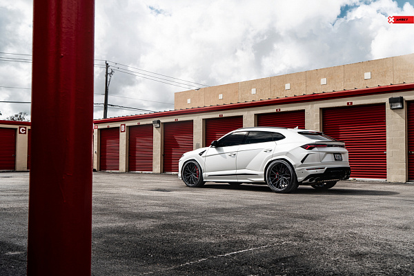 Фото дисков Anrky AN30 Черный сатин на Lamborghini Urus