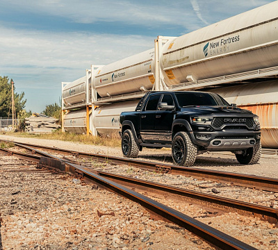 Фото дисков 4PLAY 4P83 на Ram 1500 V