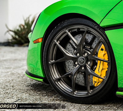 Фото дисков BC Forged RZ21 на McLaren 570S
