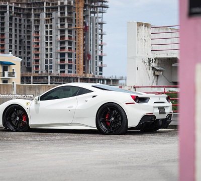 Фото дисков HRE S207 на Ferrari 488