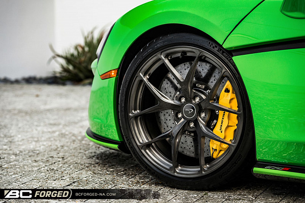 Фото дисков BC Forged RZ21 Глянцевый темный лак на McLaren 570S