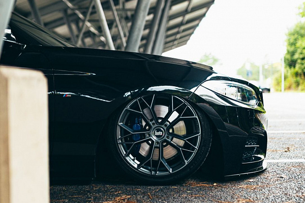 Фото дисков Bola FLF Глянцевый графит на BMW 2/M2 (F22/F87)