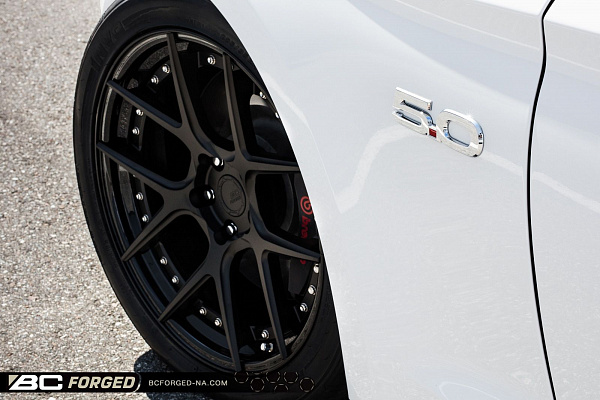 Фото дисков BC Forged HCS02 Черный матовый на Ford Mustang VI