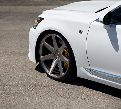 Фото дисков Vossen CG-207 на Lexus LS IV