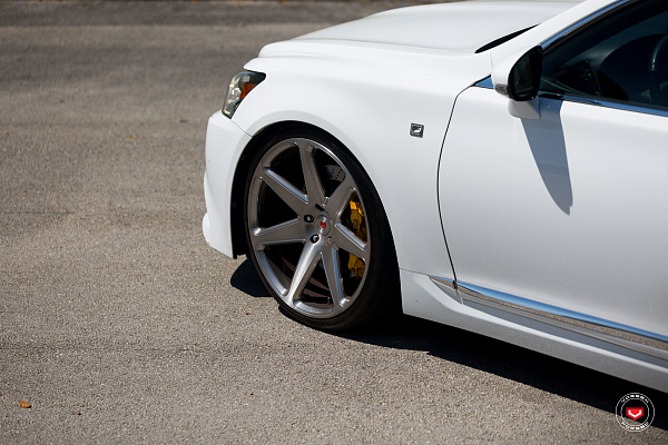 Фото дисков Vossen CG-207 Глянцевый лак на Lexus LS IV