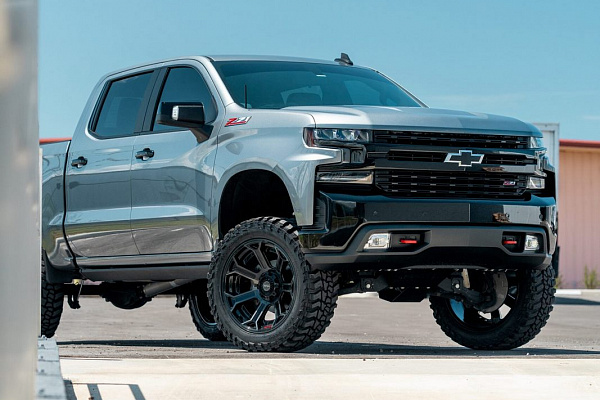 Фото дисков 4PLAY 4P70 Черный глянец на Chevrolet Silverado IV