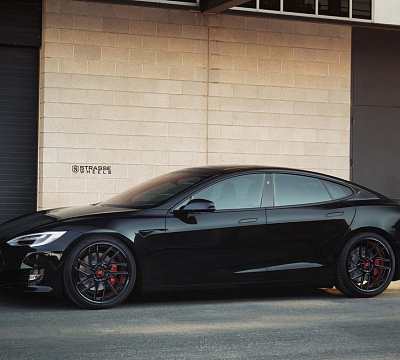 Фото дисков Strasse Wheels SM7T Deep Concave на Tesla Model S