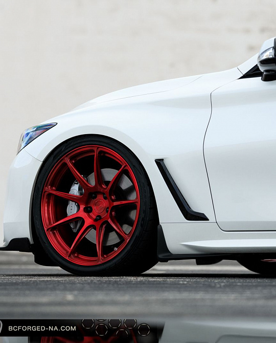 Фото дисков RZ39 Красный глянец на Infiniti Q60 II