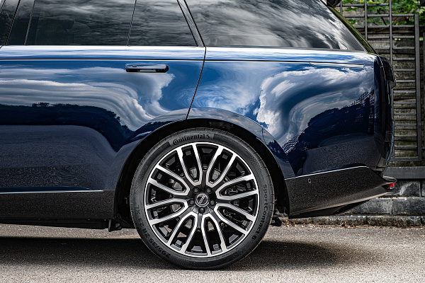 Фото дисков Kahn Pace Car  на Range Rover V