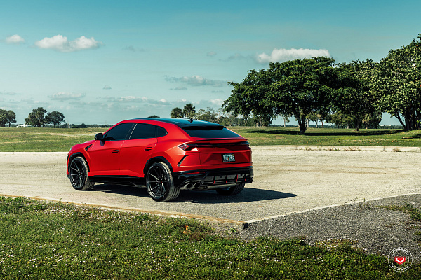 Фото дисков Vossen EVO-2 Черный глянец на Lamborghini Urus