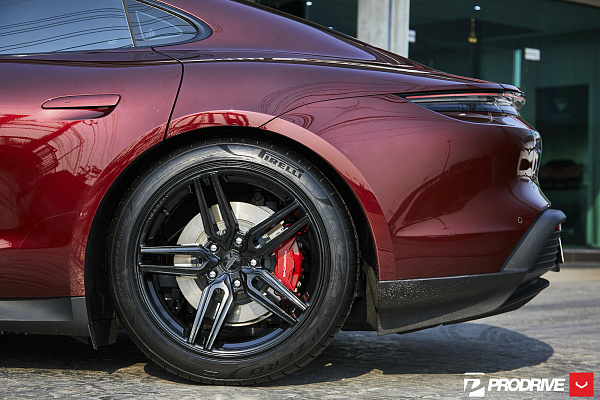 Фото дисков Vossen HF-1 Черный глянец на Porsche Taycan I