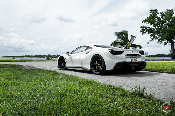 Фото дисков Vossen M-X5 Черный сатин на Ferrari 488