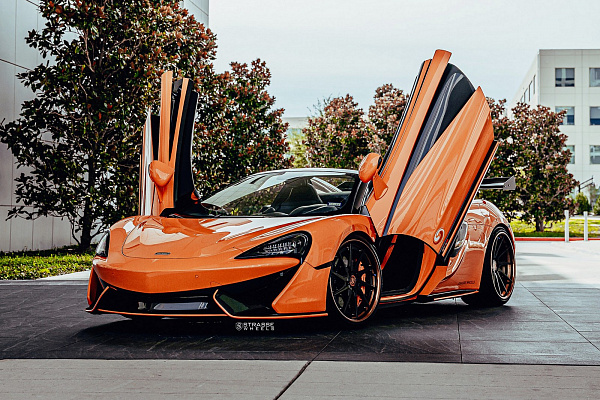 Фото дисков Strasse Wheels SV10T Deep Concave FS Черный сатин на McLaren 570S