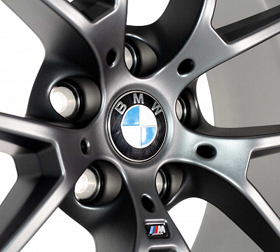 BMW 898M