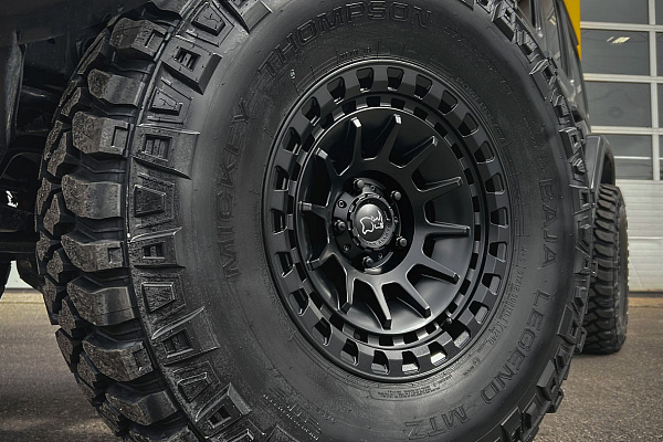 Фото дисков Black Rhino BARRAGE Черный сатин на Jeep Wrangler IV (JL)