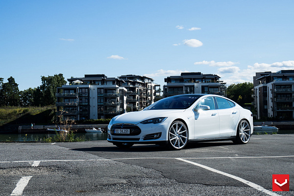 Фото дисков Vossen CVT Серебро на Tesla Model S