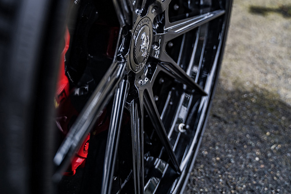 Фото дисков Strasse Wheels SV10 Deep Concave FS Черный глянец на Ferrari SF90