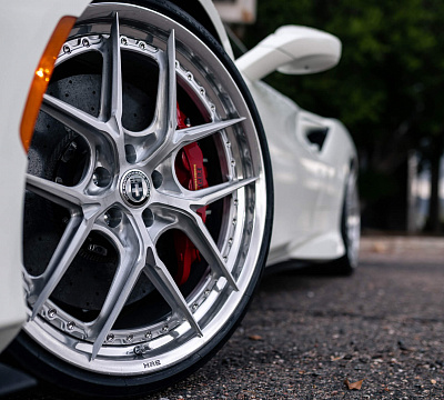 Фото дисков HRE S101SC на Ferrari F8