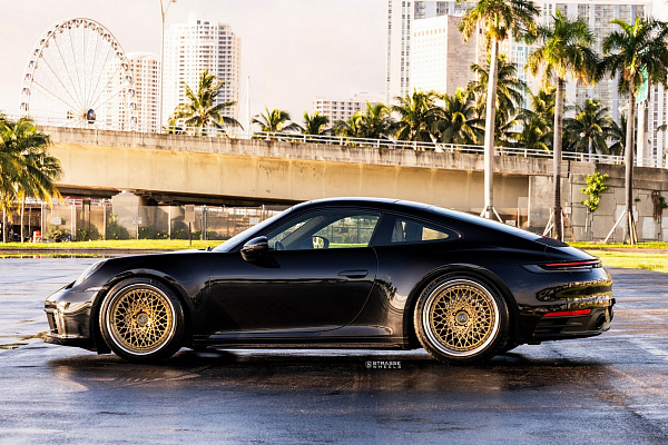 Фото дисков Strasse Wheels SC20 Track Сатиновое золото на Porsche 911 VIII