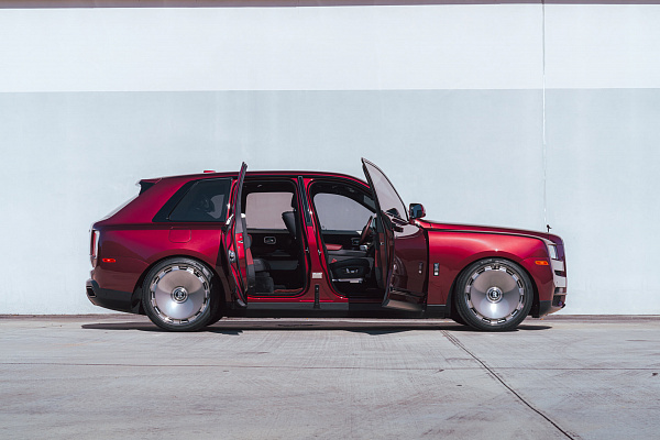 Фото дисков HRE L108M Глянцевый темный лак на Rolls-Royce Cullinan