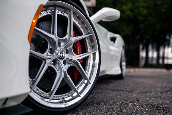Фото дисков HRE S101SC Глянцевый лак на Ferrari F8