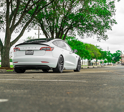 Фото дисков Vossen HF-4T на Tesla Model 3