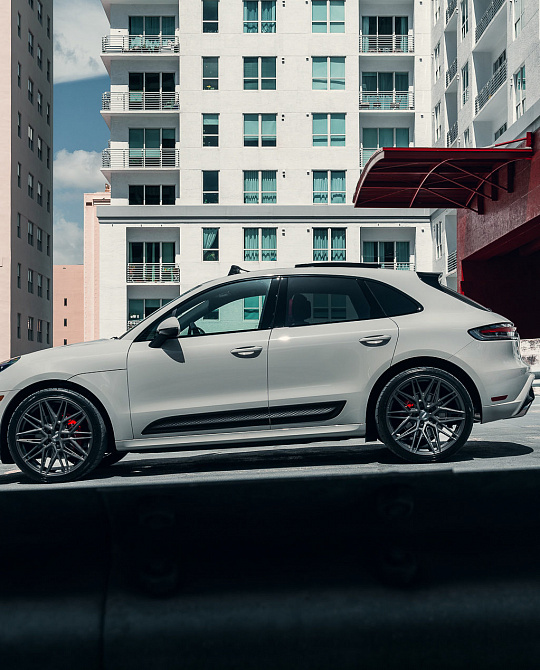 Фото дисков HF-7 Сатиновый графит на Porsche Macan I