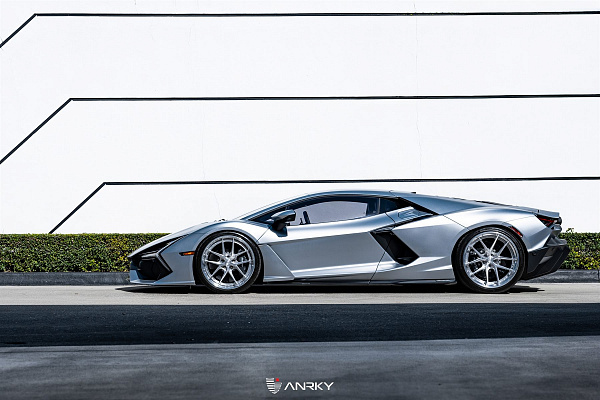 Фото дисков Anrky XR-301 Глянцевый лак на Lamborghini Revuelto