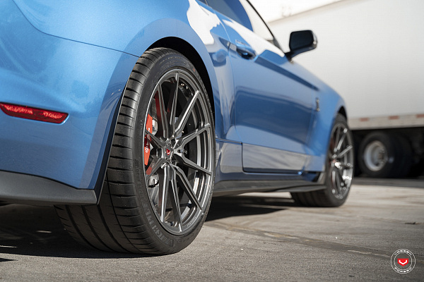 Фото дисков Vossen M-X2 Сатиновый графит на Ford Mustang VI