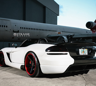 Фото дисков Strasse Wheels S5 Deep Concave на Dodge Viper