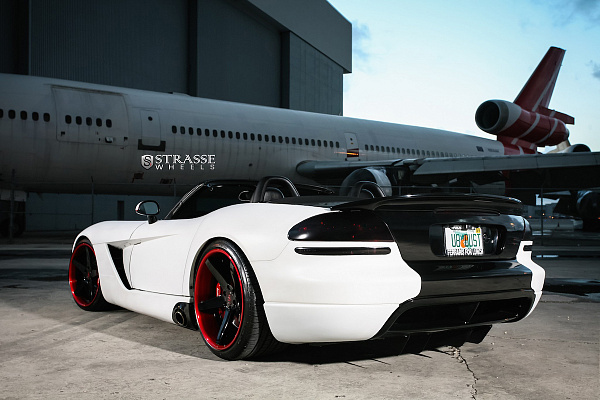 Фото дисков Strasse Wheels S5 Deep Concave Другой цвет на Dodge Viper