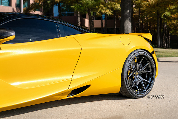 Фото дисков Strasse Wheels SM5R Deep Concave FS Черный глянец на McLaren 720S