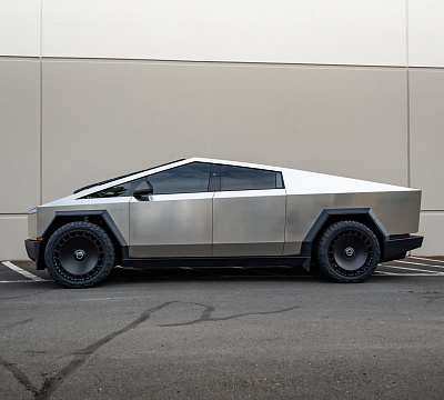 Фото дисков Brixton Forged LX15 на Tesla Cybertruck