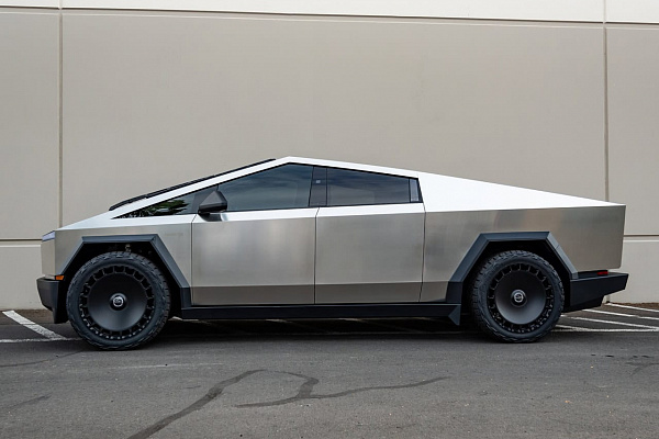Фото дисков Brixton Forged LX15 Черный сатин на Tesla Cybertruck