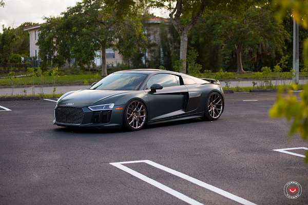Фото дисков Vossen CG-204 Глянцевая бронза на Audi R8 (4S)
