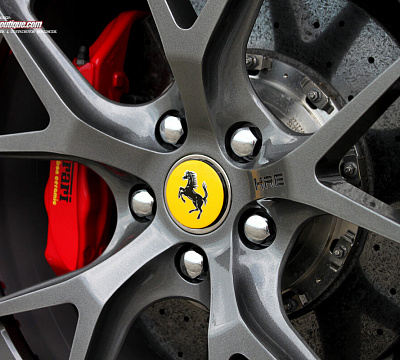 Фото дисков HRE S101 на Ferrari 458