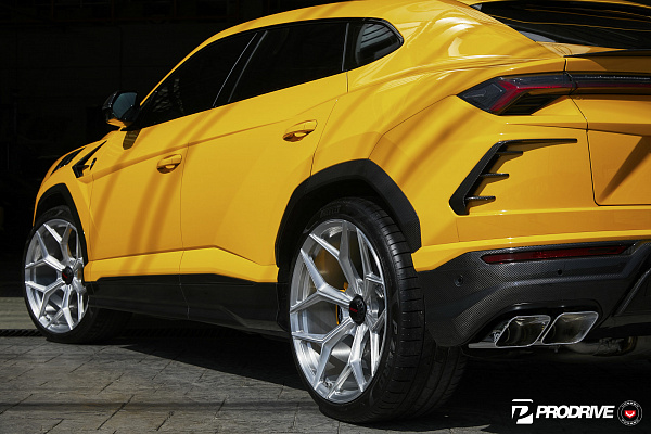 Фото дисков NOVITEC NL4 Глянцевый лак на Lamborghini Urus