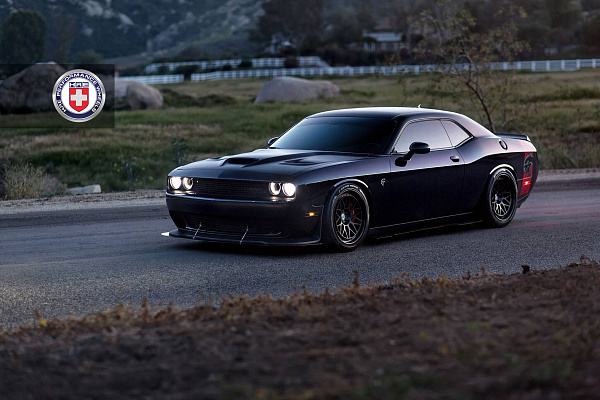 Фото дисков HRE 300 Черный сатин на Dodge Challenger III