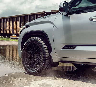 Фото дисков Vossen HF6-5 на Toyota Sequoia III